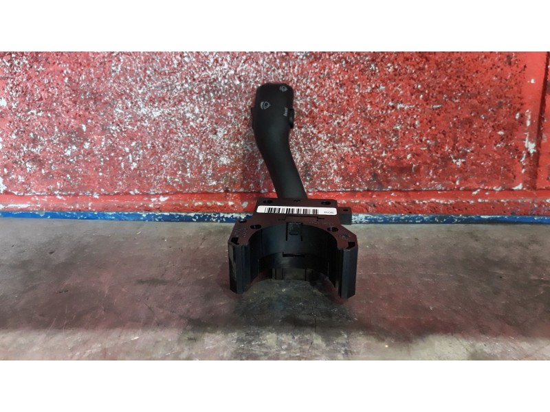 Recambio de mando limpia para audi a6 2.5 tdi referencia OEM IAM    Recambio de mando limpia para audi a6 2.5 tdi referencia OEM IAM