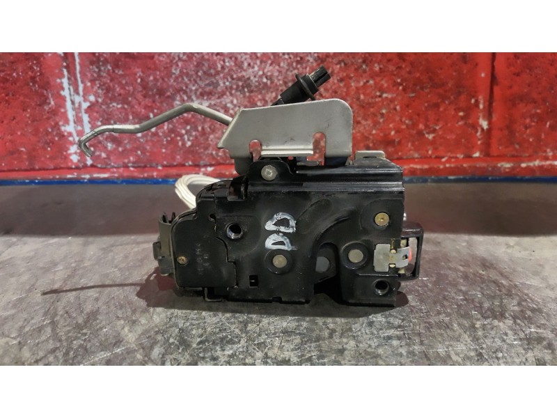 Recambio de cerra. puer. delantero derecha para audi a6 2.5 tdi referencia OEM IAM    Recambio de cerra. puer. delantero derecha para audi a6 2.5 tdi referencia OEM IAM