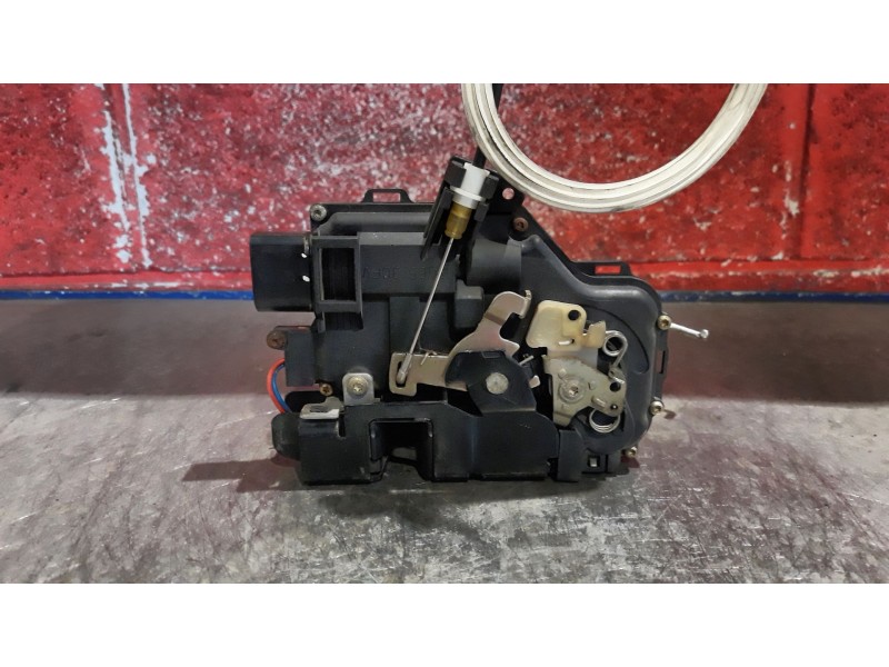 Recambio de cerra. puer. delantero derecha para audi a6 2.5 tdi referencia OEM IAM    Recambio de cerra. puer. delantero derecha para audi a6 2.5 tdi referencia OEM IAM