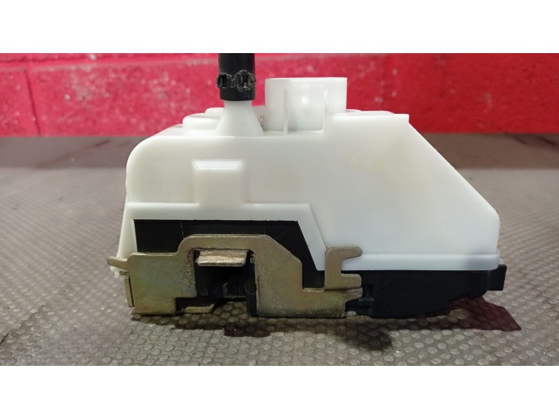 Recambio de cerradura puerta delantera derecha para citroen c3 1.1 referencia OEM IAM   