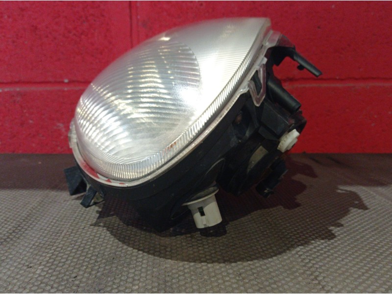 Recambio de faro izquierdo para renault clio 1.2 referencia OEM IAM   