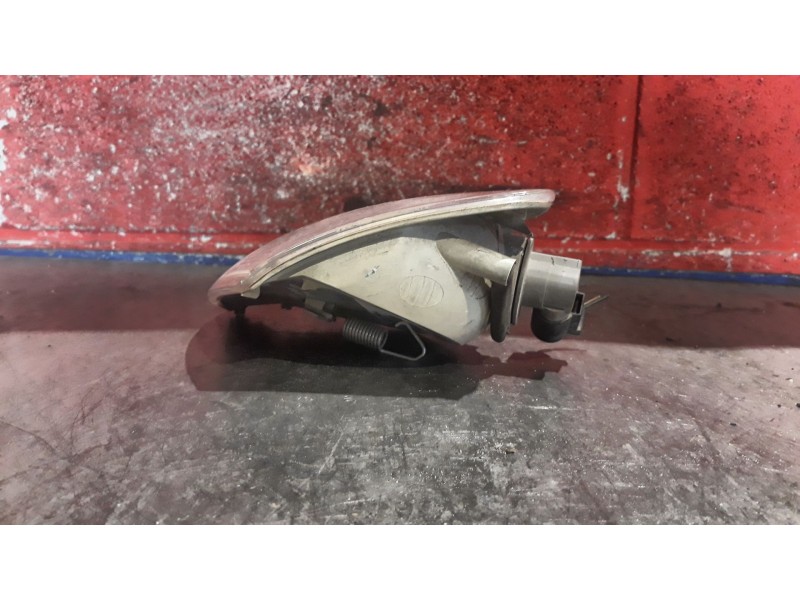 Recambio de piloto delan. derecho para volkswagen polo referencia OEM IAM   