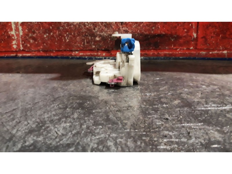 Recambio de cerra. puer. delantero derecha para nissan cabstar e110 | ... e110 | ... referencia OEM IAM    Recambio de cerra. puer. delantero derecha para nissan cabstar e110 | ... e110 | ... referencia OEM IAM