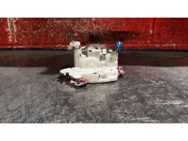 Recambio de cerra. puer. delantero derecha para nissan cabstar e110 | ... e110 | ... referencia OEM IAM    Recambio de cerra. puer. delantero derecha para nissan cabstar e110 | ... e110 | ... referencia OEM IAM