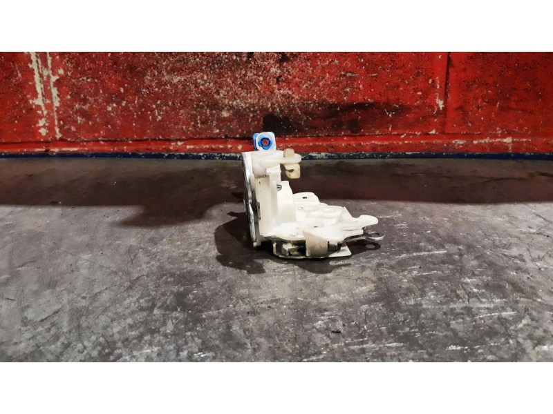 Recambio de cerra. puer. delantero derecha para nissan cabstar e110 | ... e110 | ... referencia OEM IAM    Recambio de cerra. puer. delantero derecha para nissan cabstar e110 | ... e110 | ... referencia OEM IAM