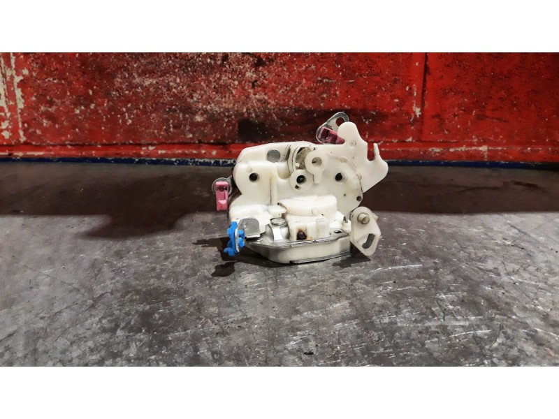 Recambio de cerra. puer. delantero derecha para nissan cabstar e110 | ... e110 | ... referencia OEM IAM    Recambio de cerra. puer. delantero derecha para nissan cabstar e110 | ... e110 | ... referencia OEM IAM