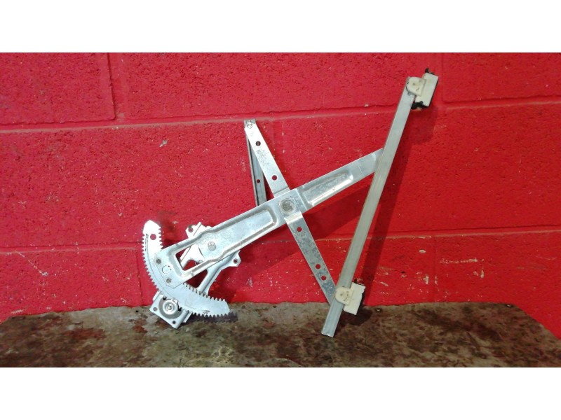 Recambio de elevalu. delan. derecho para nissan cabstar e110 | ... e110 | ... referencia OEM IAM    Recambio de elevalu. delan. derecho para nissan cabstar e110 | ... e110 | ... referencia OEM IAM