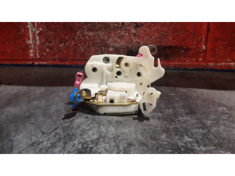 Recambio de cerra. puer. delantero derecha para nissan cabstar e110 | ... e110 | ... referencia OEM IAM    Recambio de cerra. puer. delantero derecha para nissan cabstar e110 | ... e110 | ... referencia OEM IAM