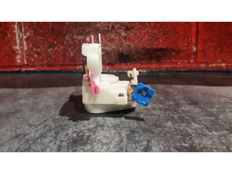 Recambio de cerra. puer. delantero derecha para nissan cabstar e110 | ... e110 | ... referencia OEM IAM    Recambio de cerra. puer. delantero derecha para nissan cabstar e110 | ... e110 | ... referencia OEM IAM