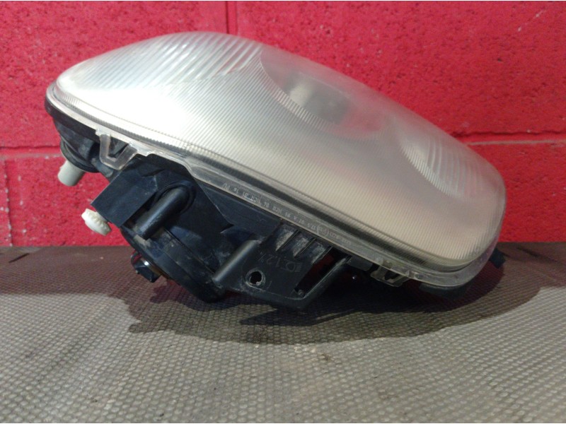 Recambio de faro izquierdo para renault clio 1.2 referencia OEM IAM   