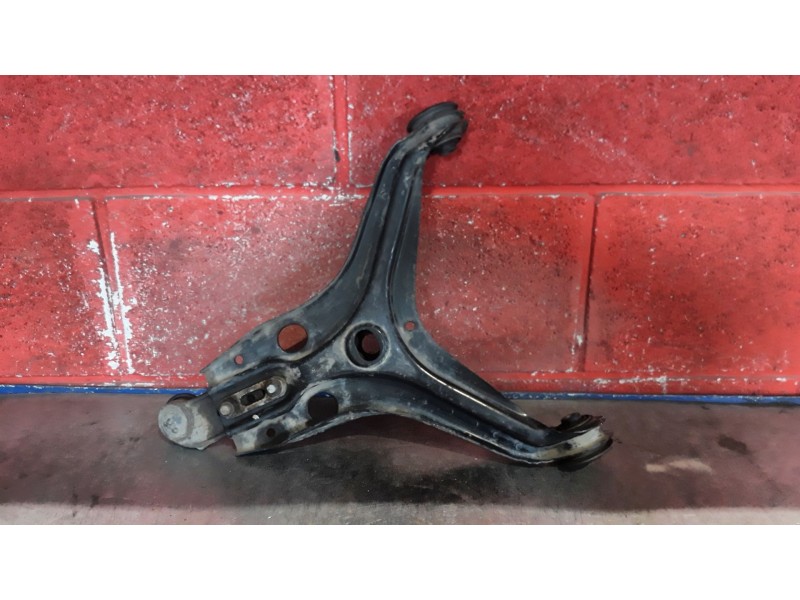 Recambio de brazo suspension inferior delantero izquierdo para audi 90 90 2.0 e referencia OEM IAM    Recambio de brazo suspension inferior delantero izquierdo para audi 90 90 2.0 e referencia OEM IAM