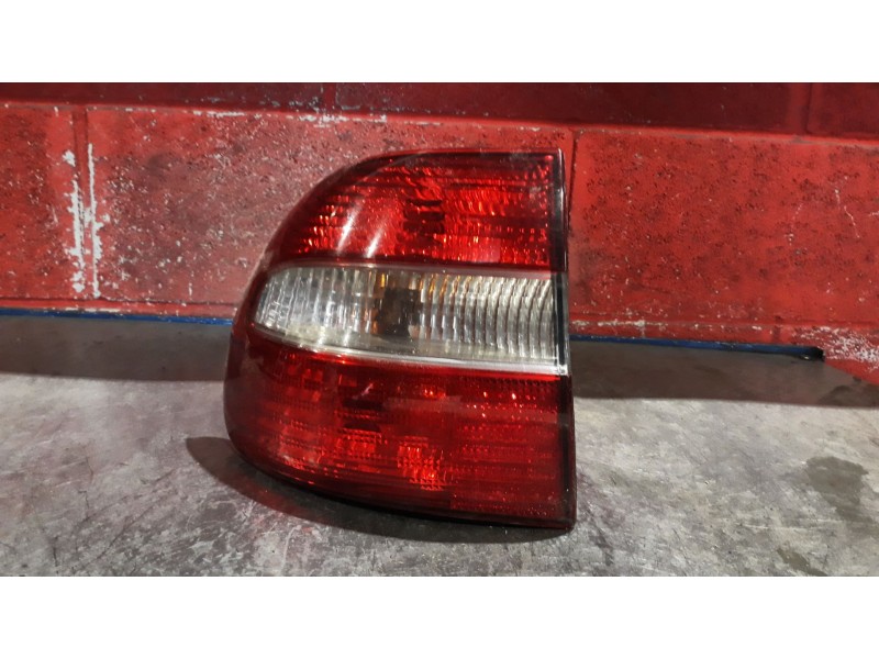 Recambio de piloto trasero izquierdo para volvo v40 familiar 1.8i | 10.98 - 12.00 1.8i | 10.98 - 12.00 referencia OEM IAM   