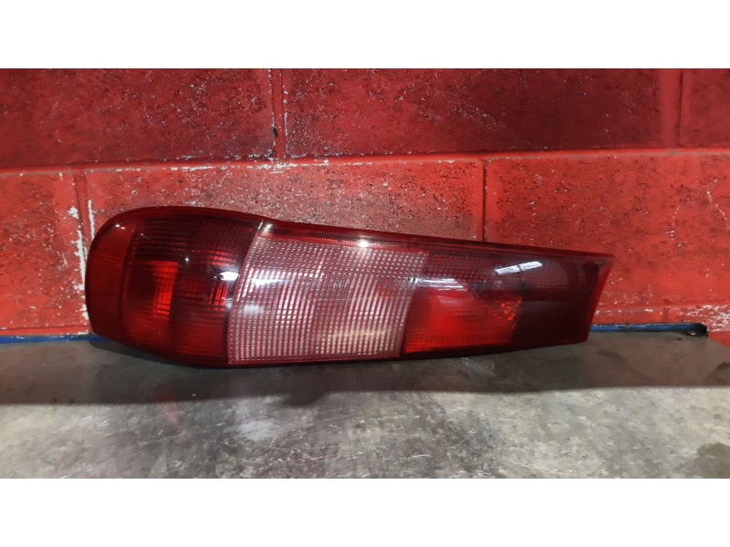 Recambio de piloto trasero izquierdo para fiat punto berl. (176) 1.6 cat referencia OEM IAM   