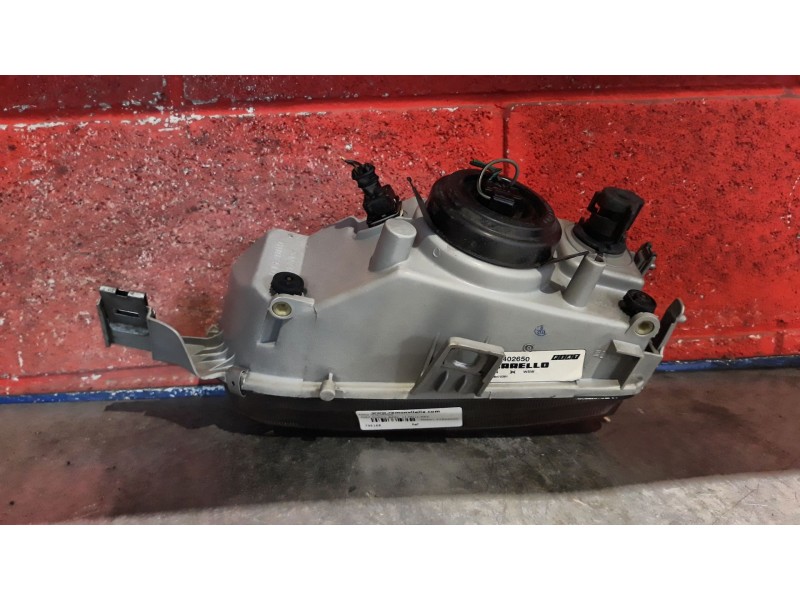 Recambio de faro izquierdo para fiat punto berl. (176) 1.6 cat referencia OEM IAM    Recambio de faro izquierdo para fiat punto berl. (176) 1.6 cat referencia OEM IAM