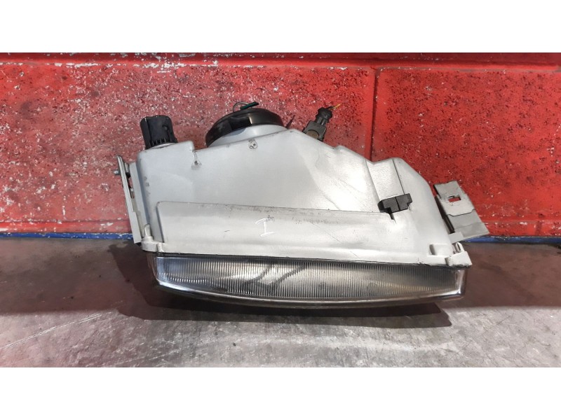Recambio de faro izquierdo para fiat punto berl. (176) 1.6 cat referencia OEM IAM    Recambio de faro izquierdo para fiat punto berl. (176) 1.6 cat referencia OEM IAM