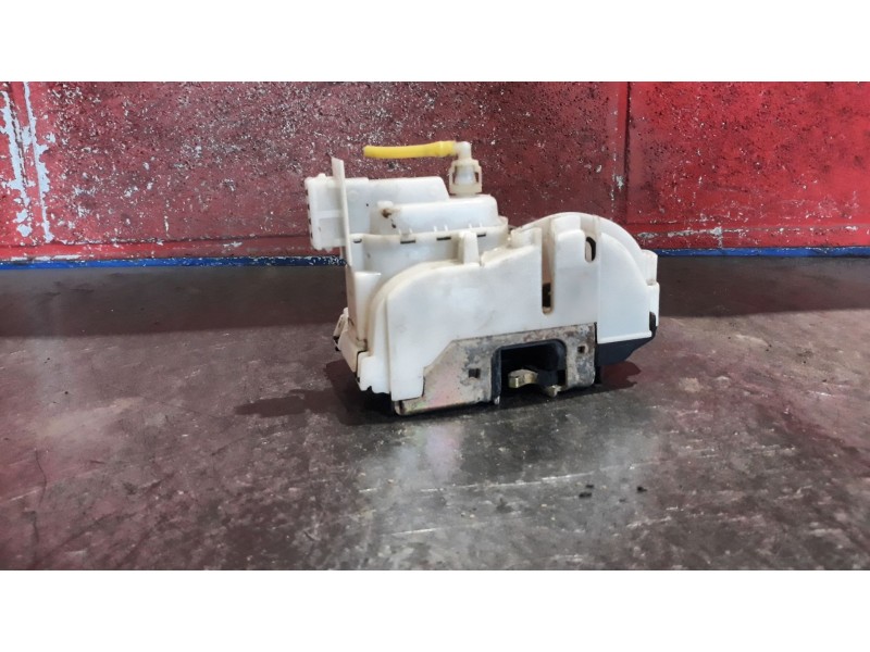 Recambio de cerradura puerta delantera derecha para volkswagen golf 1.9 tdi conceptline referencia OEM IAM    Recambio de cerradura puerta delantera derecha para volkswagen golf 1.9 tdi conceptline referencia OEM IAM