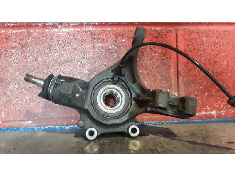 Recambio de mangueta delantera izquierda para citroen c4 berlina 1.6 16v referencia OEM IAM   