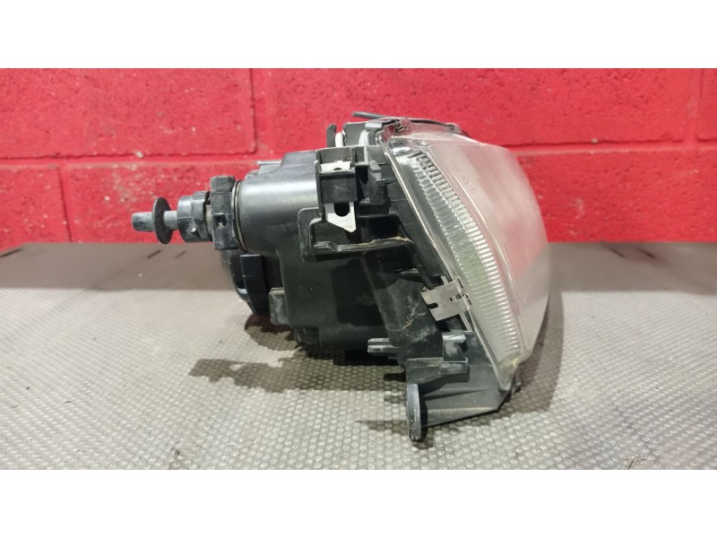 Recambio de faro izquierdo para peugeot 306 referencia OEM IAM    Recambio de faro izquierdo para peugeot 306 referencia OEM IAM