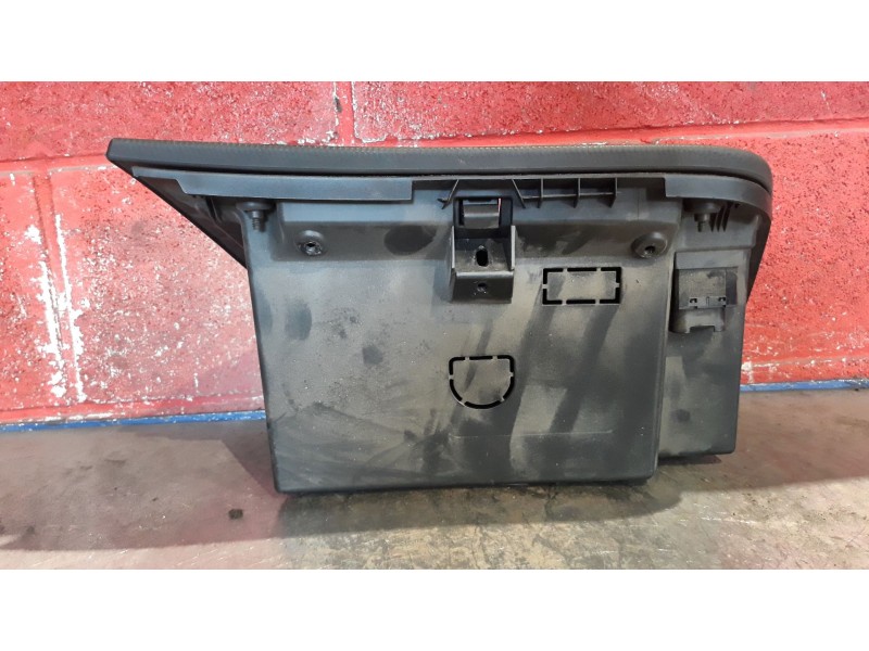 Recambio de guantera para seat leon 2.0 tdi 140 style referencia OEM IAM   