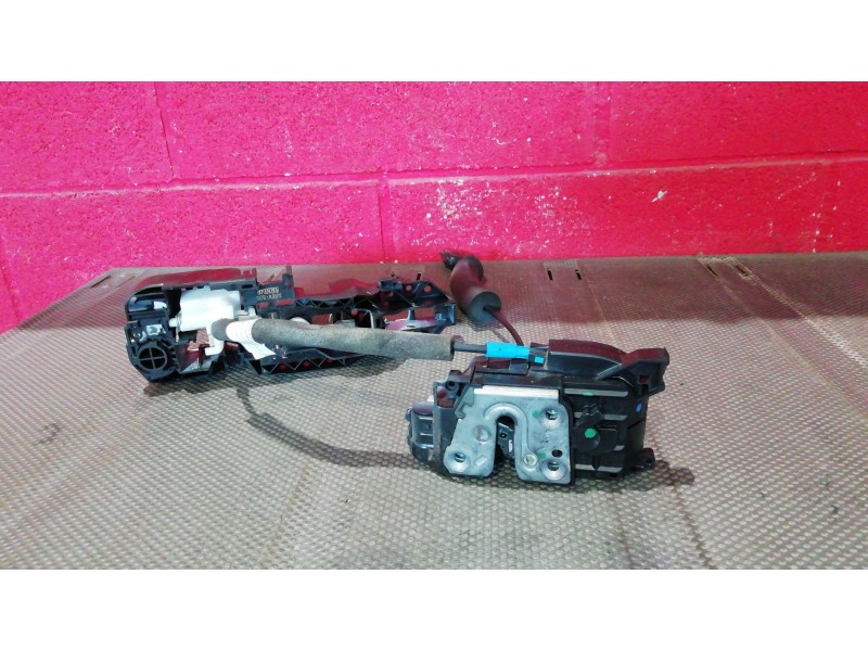 Recambio de cerradura puerta delantera derecha para renault megane iii sport tourer business referencia OEM IAM   