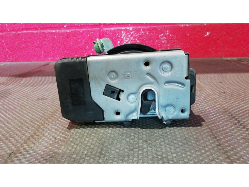 Recambio de cerradura puerta delantera derecha para opel astra g caravan 2.0 dti referencia OEM IAM   