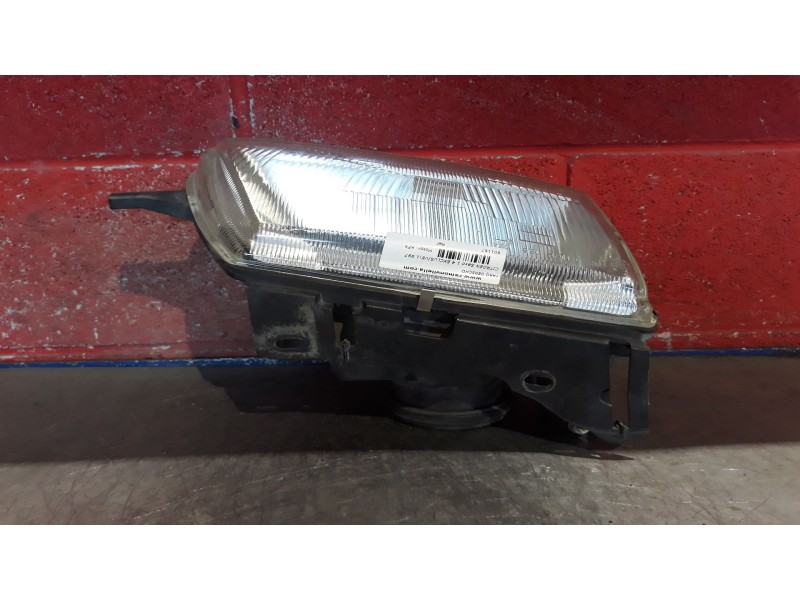 Recambio de faro derecho para citroen saxo 1.4 exclusive referencia OEM IAM   