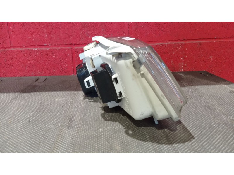 Recambio de faro izquierdo para volkswagen passat referencia OEM IAM   