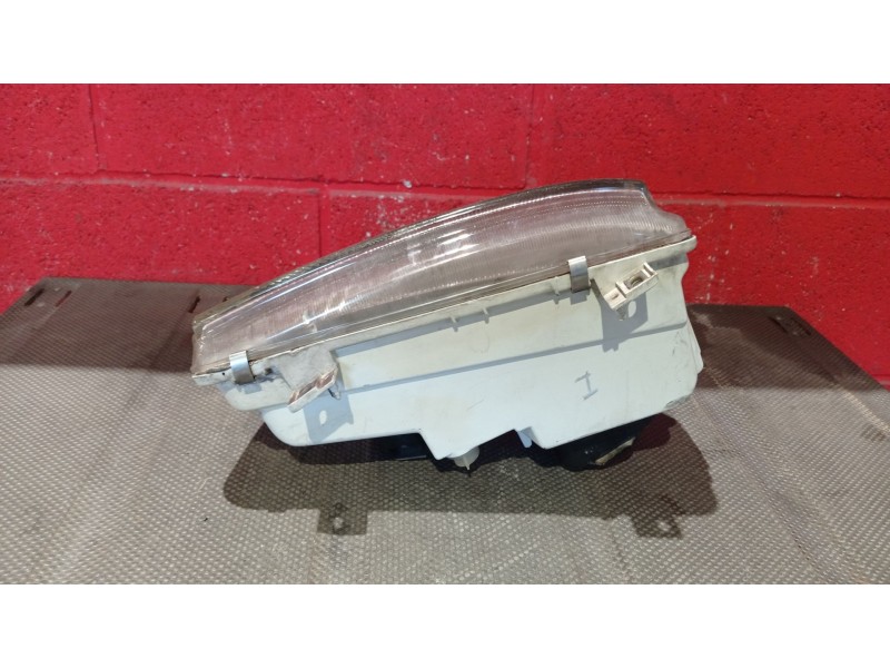 Recambio de faro izquierdo para volkswagen passat referencia OEM IAM   