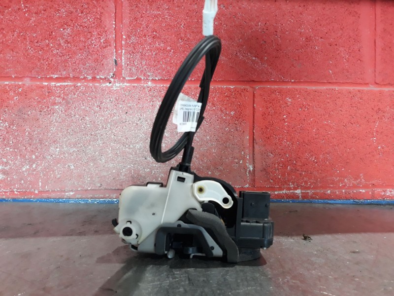 Recambio de cerradura puerta delantera derecha para opel insignia 2.0 cdti 110 edition referencia OEM IAM 13503802  