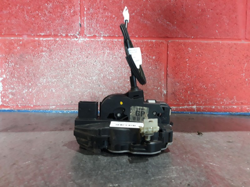 Recambio de cerradura puerta delantera derecha para opel insignia 2.0 cdti 110 edition referencia OEM IAM 13503802  