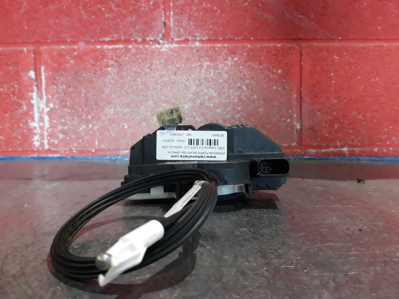 Recambio de cerradura puerta delantera derecha para opel insignia 2.0 cdti 110 edition referencia OEM IAM 13503802  