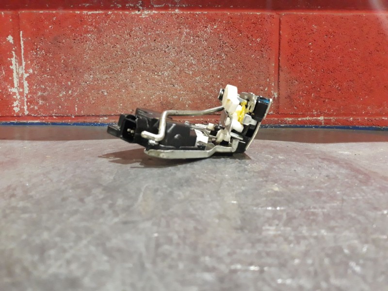 Recambio de cerradura puerta delantera izquierda para suzuki jimny 1.5 ddis jlx techo metalico referencia OEM IAM    Recambio de cerradura puerta delantera izquierda para suzuki jimny 1.5 ddis jlx techo metalico referencia OEM IAM