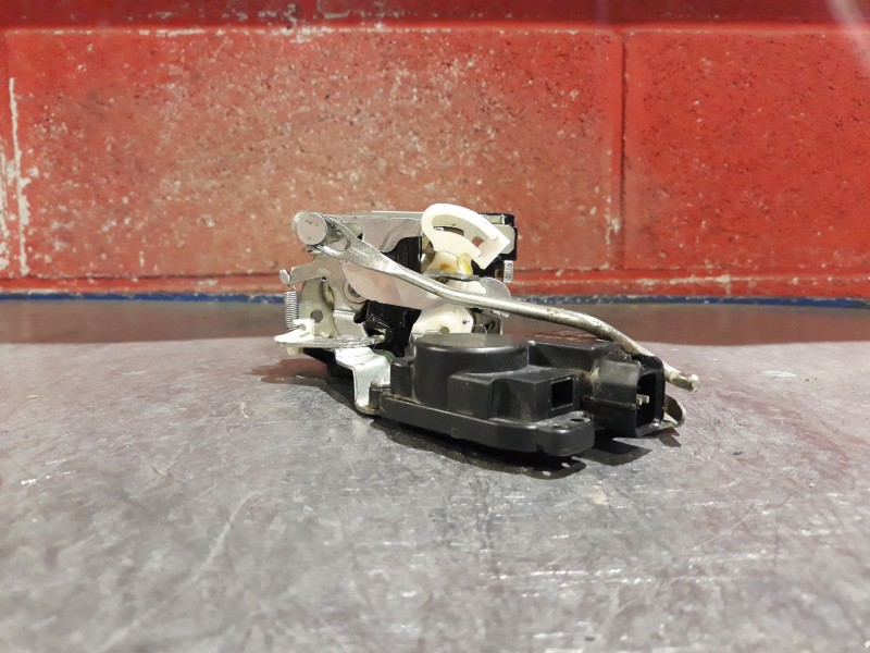 Recambio de cerradura puerta delantera izquierda para suzuki jimny 1.5 ddis jlx techo metalico referencia OEM IAM    Recambio de cerradura puerta delantera izquierda para suzuki jimny 1.5 ddis jlx techo metalico referencia OEM IAM