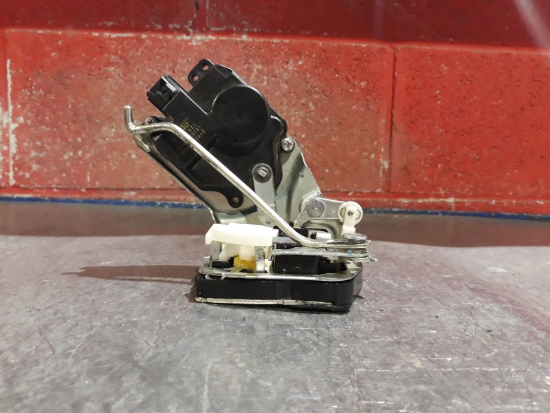 Recambio de cerradura puerta delantera izquierda para suzuki jimny 1.5 ddis jlx techo metalico referencia OEM IAM    Recambio de cerradura puerta delantera izquierda para suzuki jimny 1.5 ddis jlx techo metalico referencia OEM IAM