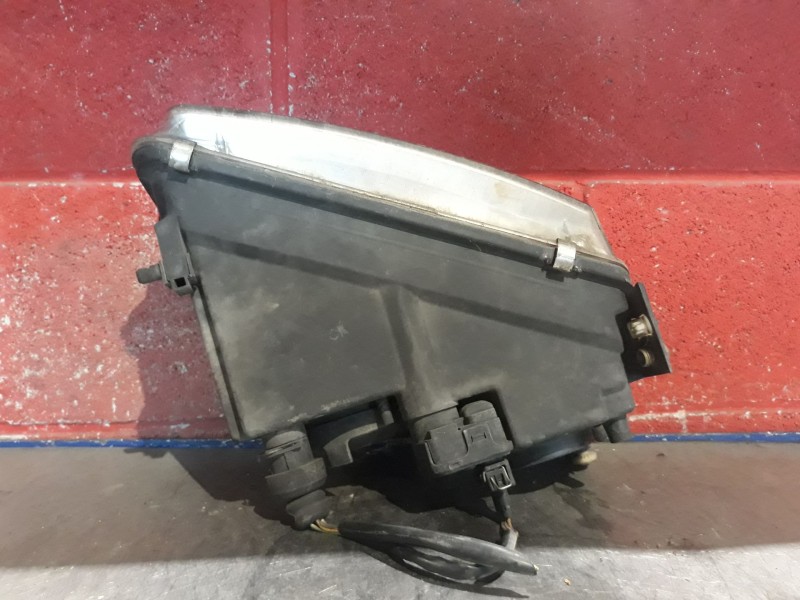 Recambio de faro izquierdo para volkswagen passat referencia OEM IAM   