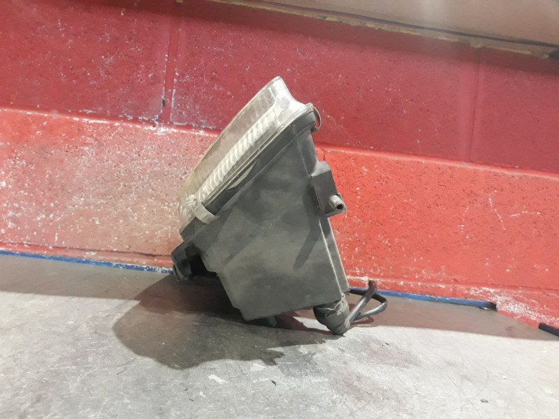 Recambio de faro izquierdo para volkswagen passat referencia OEM IAM   