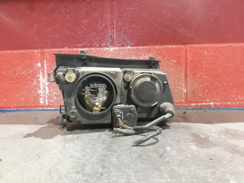 Recambio de faro izquierdo para volkswagen passat referencia OEM IAM   