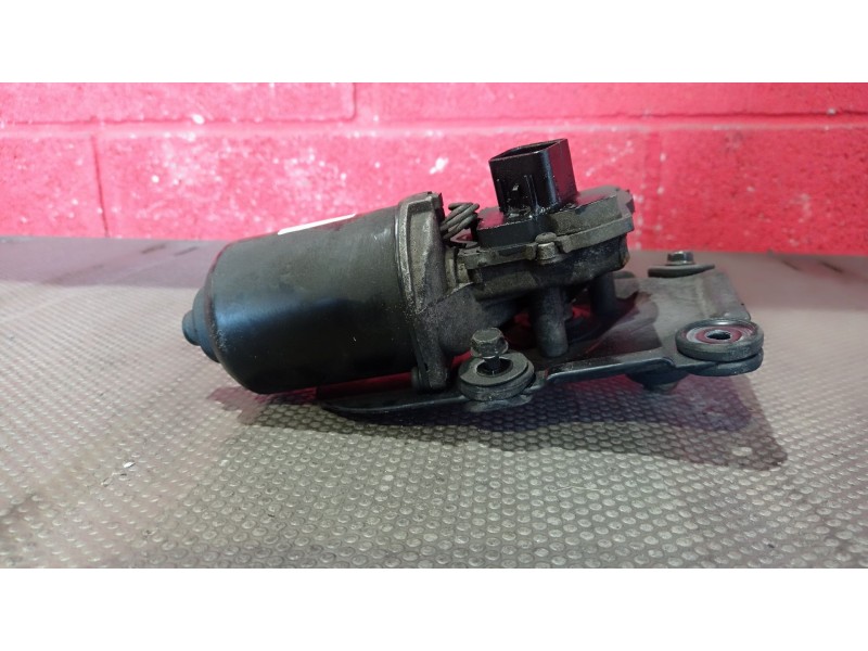 Recambio de motor limpia delantero para kia carnival ii 2.9 cdri ex referencia OEM IAM   