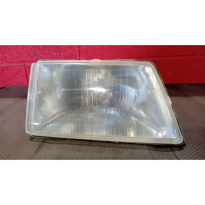 Recambio de faro derecho para peugeot 205 berlina 1.1 | 0.83 - ... 1.1 | 0.83 - ... referencia OEM IAM   