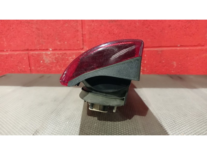 Recambio de piloto trasero derecho para renault expres referencia OEM IAM    Recambio de piloto trasero derecho para renault expres referencia OEM IAM