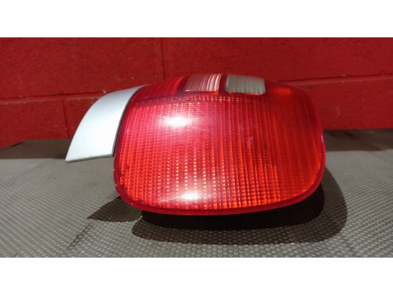 Recambio de piloto trasero derecho para audi a4 1.9 tdi referencia OEM IAM   