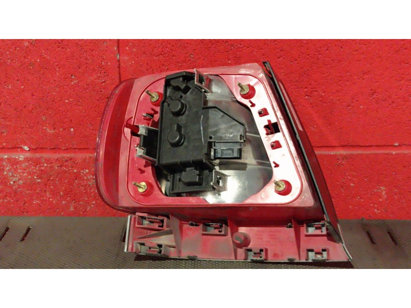 Recambio de piloto trasero derecho para audi a4 1.9 tdi referencia OEM IAM   