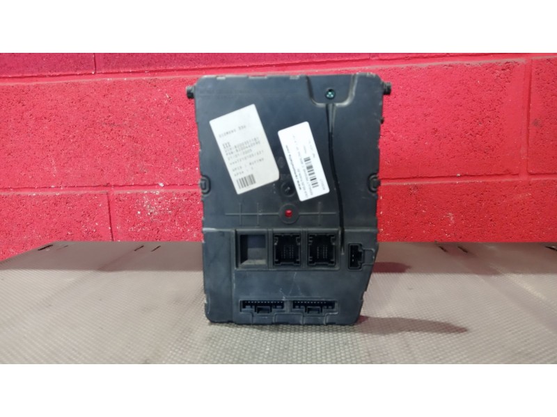 Recambio de caja reles fusibles para renault megane ii berlina 5p 1.6 cat | 0.02 - 0.09 1.6 cat | 0.02 - 0.09 referencia OEM IAM