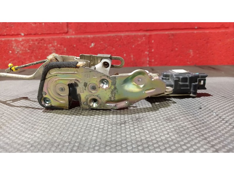 Recambio de cerradura puerta delantera derecha para hyundai accent referencia OEM IAM   