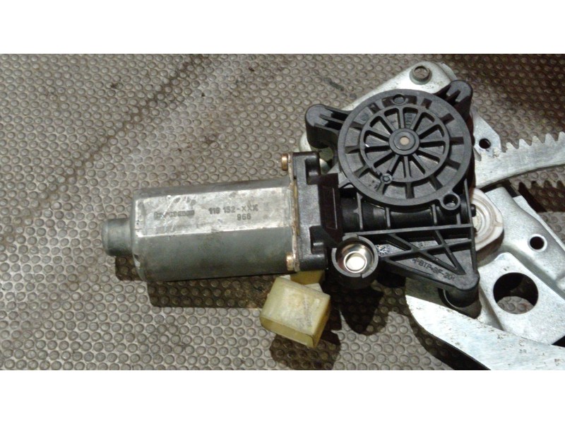 Recambio de elevalunas delantero izquierdo para mercedes clase c (w202) berlina 180 (202.018) referencia OEM IAM   