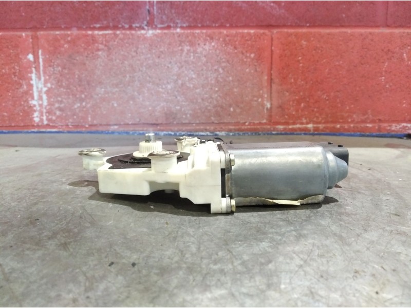 Recambio de motor elevalunas delantero derecho para volkswagen golf iv berlina (1j1) 1.9 tdi referencia OEM IAM 1J1959802D  