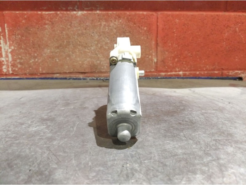 Recambio de motor elevalunas delantero derecho para peugeot 307 (s1) xn | 04.01 - 12.03 xn | 04.01 - 12.03 referencia OEM IAM 96