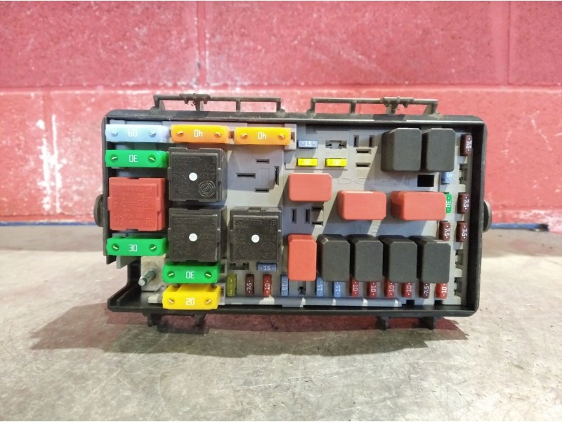 Recambio de caja reles fusibles para fiat grande punto (199) 1.4 8v active referencia OEM IAM 51727884BZ   Recambio de caja reles fusibles para fiat grande punto (199) 1.4 8v active referencia OEM IAM 51727884BZ