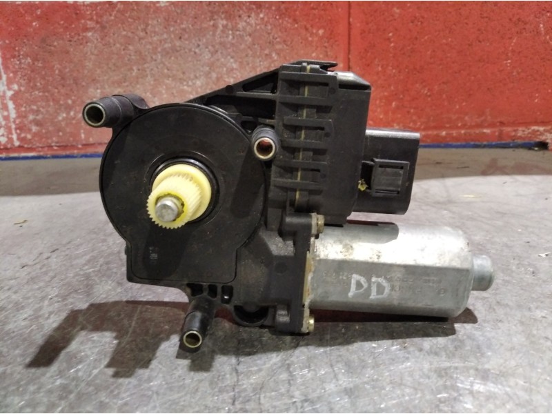 Recambio de motor elevalunas delantero derecho para audi a4 berlina (b5) 1.9 tdi | 0.99 - ... a4 berlina (b5) 1.9 tdi | 0.99 - .