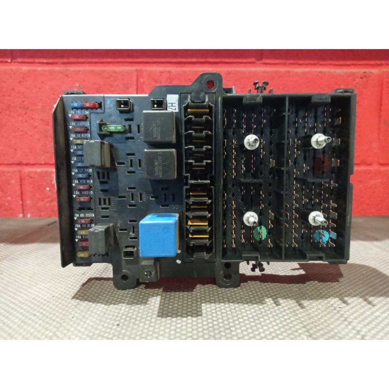 Recambio de caja reles fusibles para chrysler voyager (es) 2.5 td | 10.94 - ... 2.5 td | 10.94 - ... referencia OEM IAM P0470778